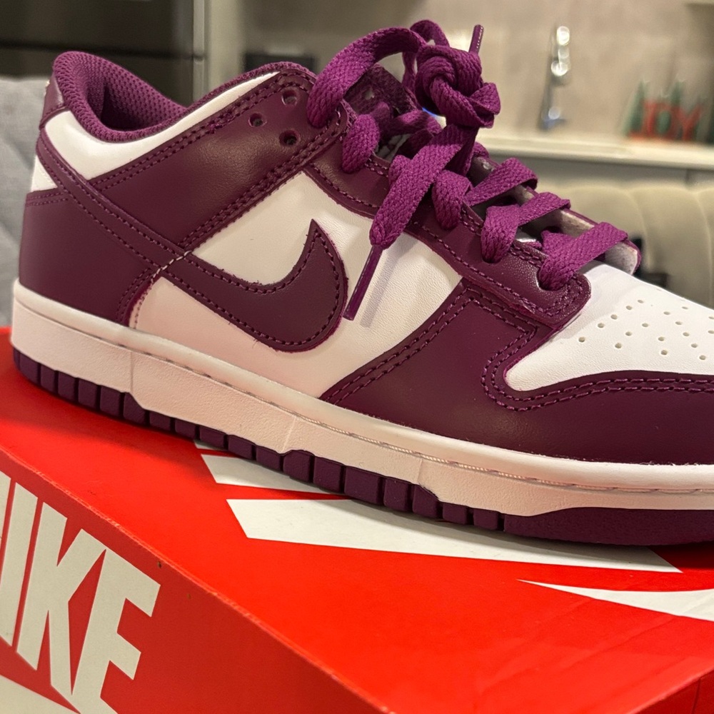 Nike Kids Sneakers in Purple and White